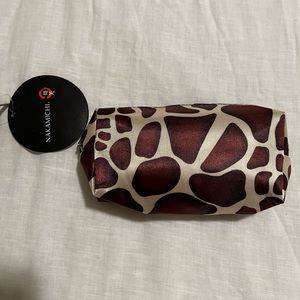 🦒Giraffe🦒 Silky makeup pouch. BUY ONE or BUNDLE!